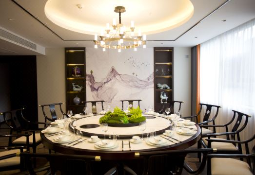 Golden Dragon HotelHotel Overview