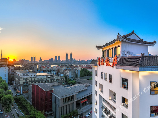 清能·清江饭店(武汉黄鹤楼长江大桥店)