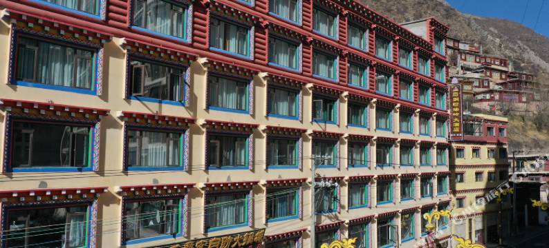 德格县岗炯盼谛岭酒店图片