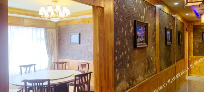 炉霍龙腾大酒店图片