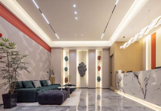 Huayi Collection Hotel (Hubei Minzu University) Hotel Overview