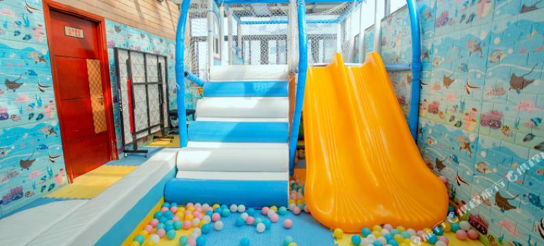 楚雄丽呈睿轩酒店(东兴中学政务中心店)图片