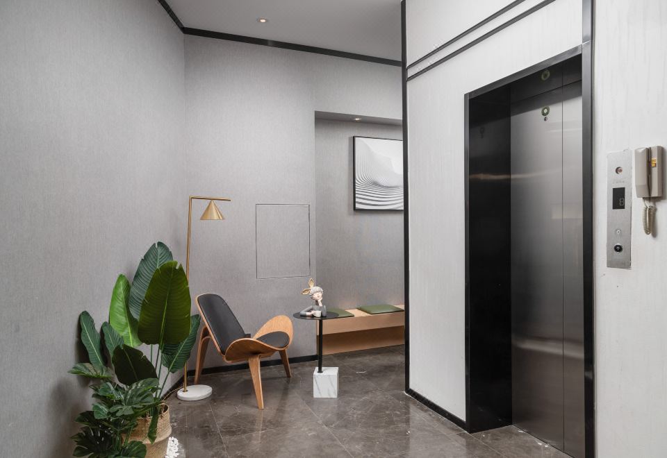 Puyue Hotel (Shenzhen East Railway Station Buji Metro Station) Hotel Overview