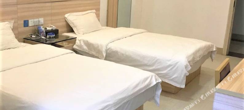 灵山鸿富酒店(陆屋镇店)图片