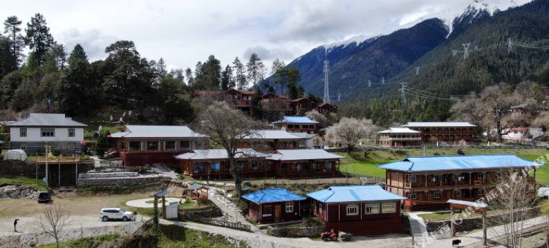 波密江边嘎玛客栈图片