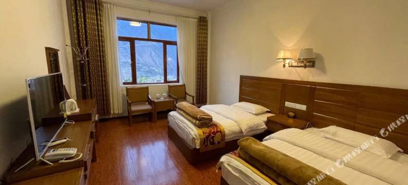 盐井珠穆朗玛酒店图片