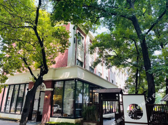 宽渡酒店(南京玄武湖青春广场地铁站)