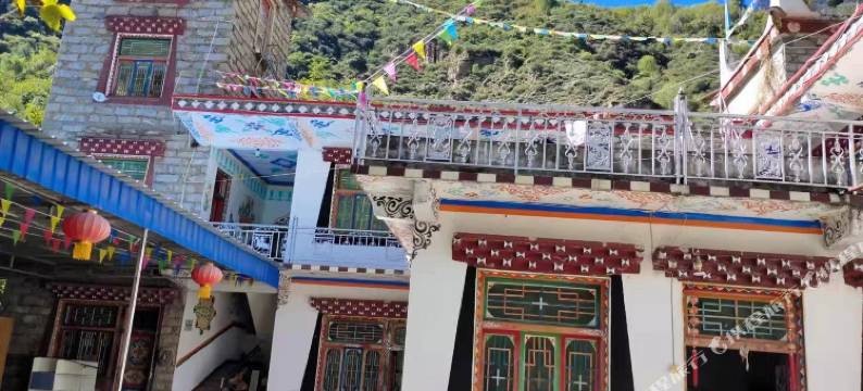 丹巴柳林山庄图片