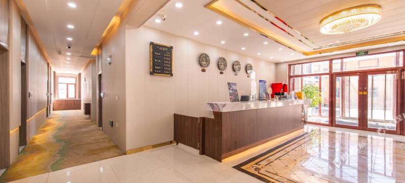 乌兰布统九色鹿生态假日酒店图片