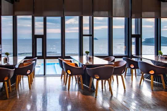珠海情侣路海滨泳场海景亚朵X酒店图片