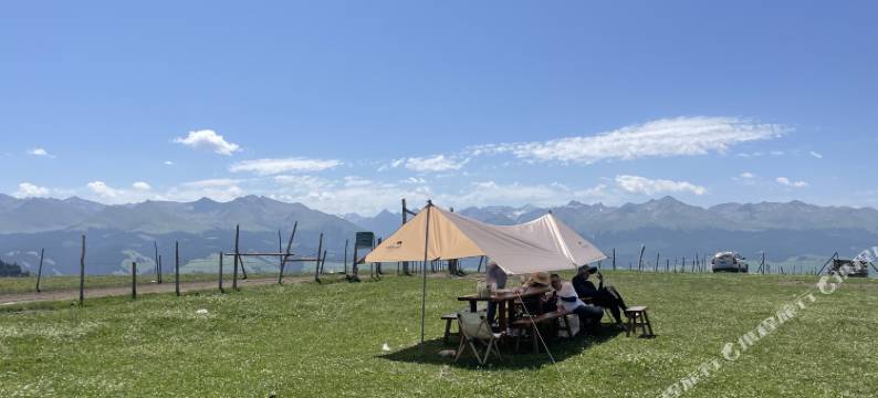 喀拉峻塔比斯木屋图片