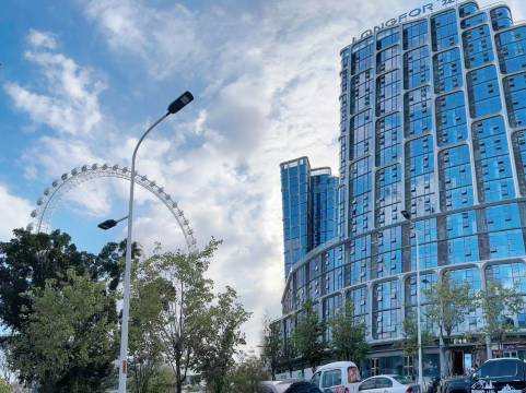 伴湖·望·摩天轮影院公寓(东二环泰禾广场店)