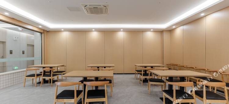 艾特白百合酒店(集贤路新型家园店)图片
