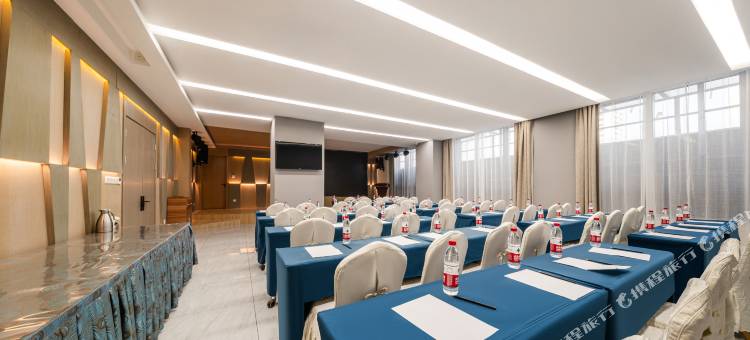 柏曼酒店(乌鲁木齐高铁站卫星路店)图片