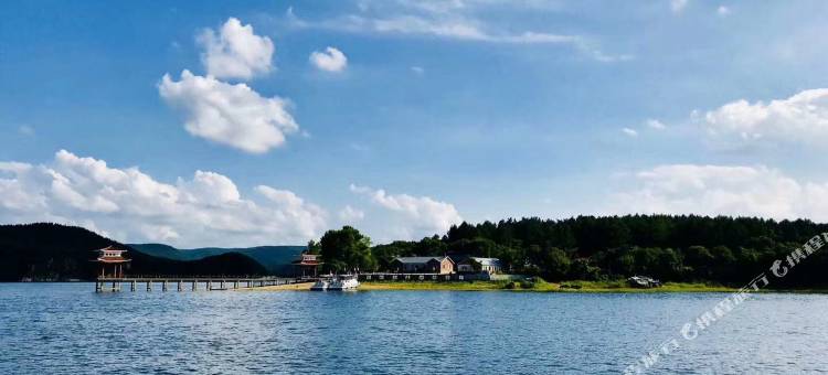 镜泊湖纳山纳湖度假酒店图片