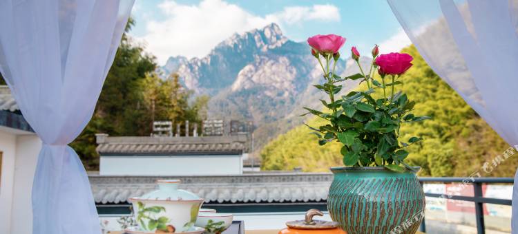 云慕山·智能设计师民宿(黄山风景区汤口南大门店)图片