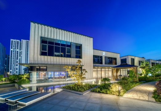 Landison Hotel LinanHotel Overview