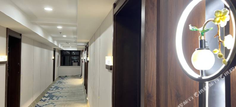 布尔津瑞峰酒店(美食街夜市店)图片