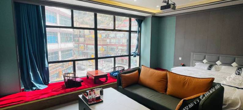 左贡玖一捌电竞影视主题酒店图片