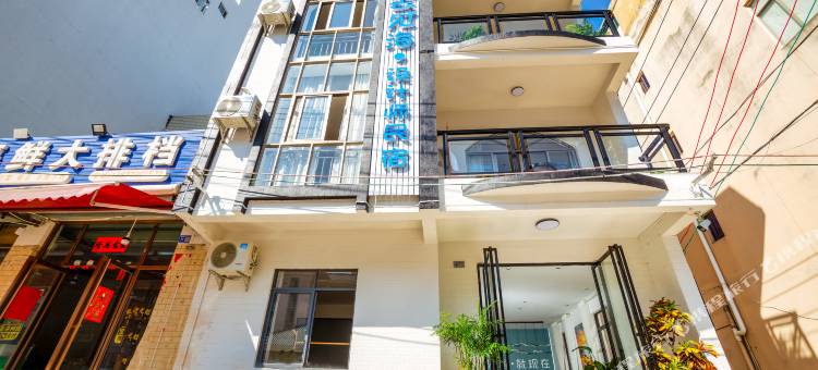 去见海·设计师民宿(北海侨港海滩侨港风情街店)图片