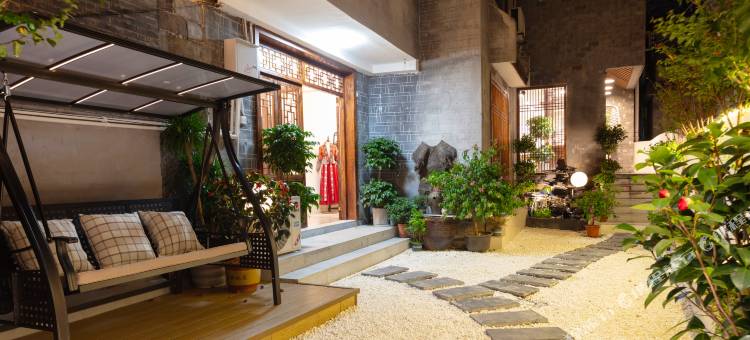 青城山水·庭院江景民宿(凤凰古城景区南华桥店)图片