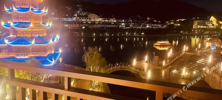 河塘夜景江景•SlowTime美学民宿(镇远古城景区店)图片
