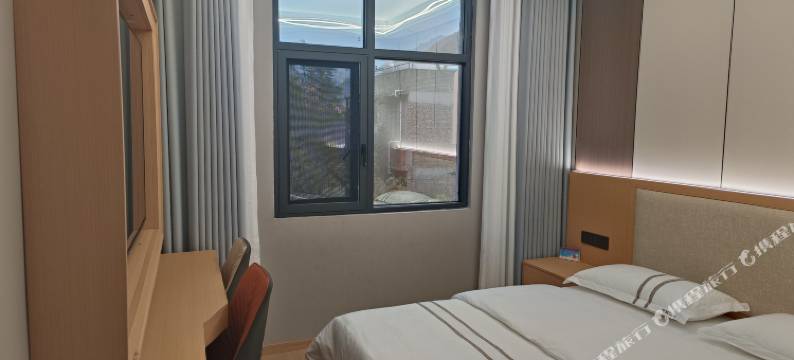 彝良秋城酒店图片