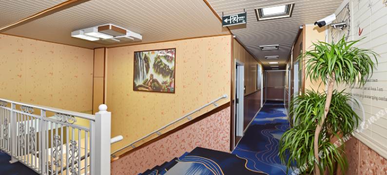 维尔纳主题酒店(柳州高铁站店)图片