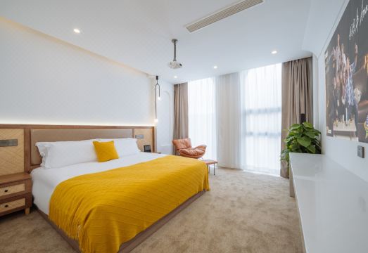 Shanghai Xinju Fengshe B&B Hotel Overview