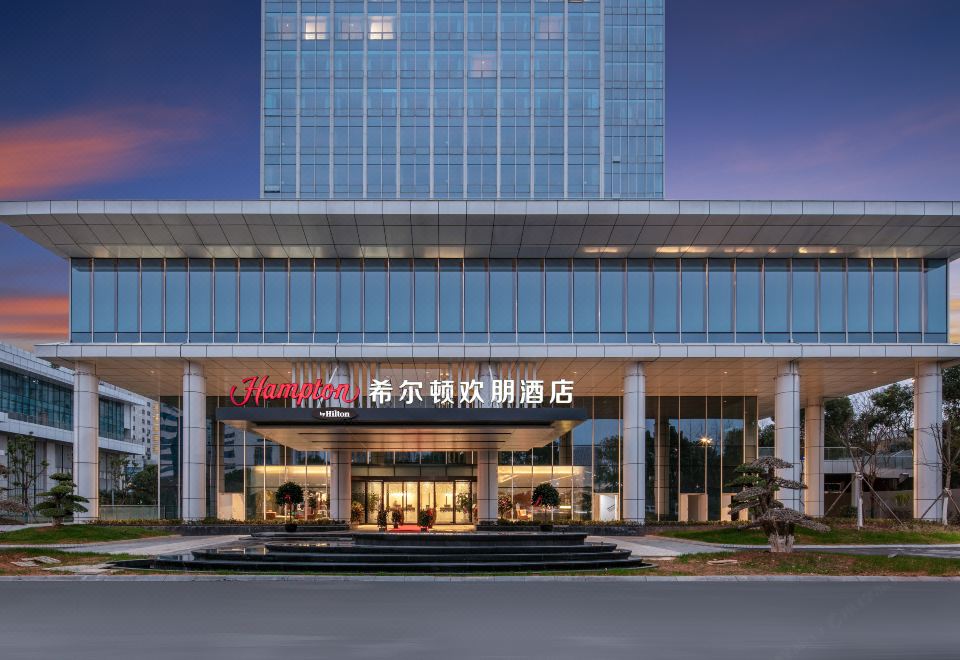 武汉经开希尔顿欢朋酒店外景图