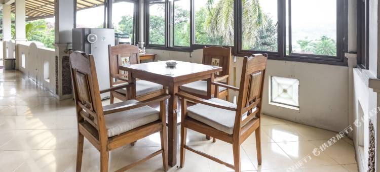 红多兹Plus酒店@普沃达迪(RedDoorz Plus @ Purwodadi)图片