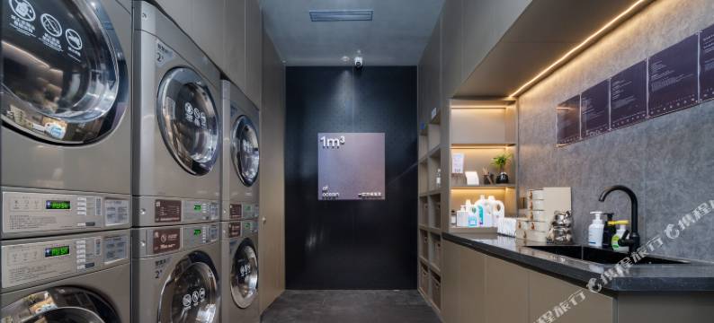 大连东港商务区音乐喷泉广场轻居酒店图片