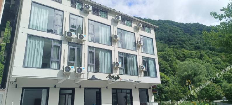 雾与山房图片