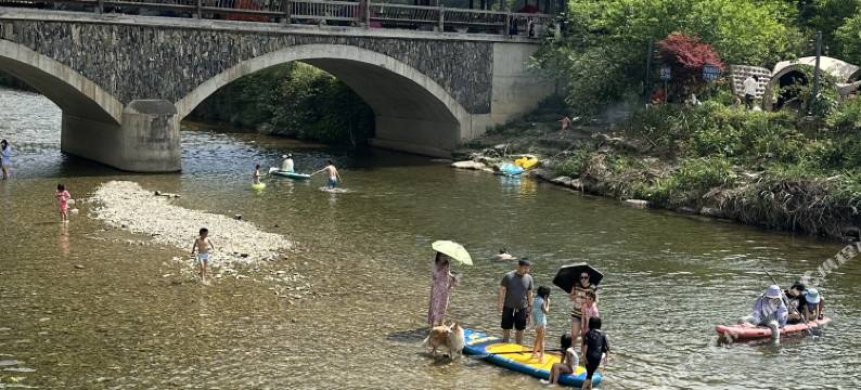 小丹江苗寨夏悦美宿图片