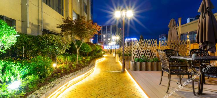 铂晶轻奢酒店(昭通古城省耕文化公园店)图片