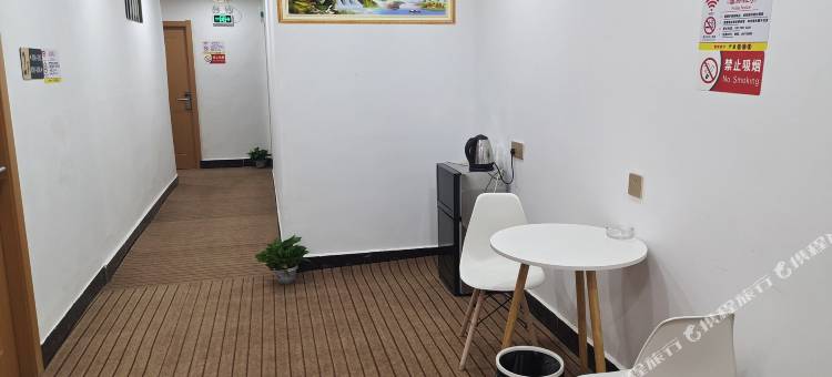 南昌华龙宾馆(上海路辛家庵地铁站店)图片