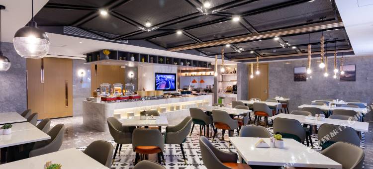 库尔勒孔雀河景观带滨河西路亚朵酒店图片