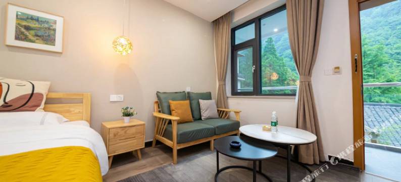 青城后山拾山里民宿(泰安古镇店)图片