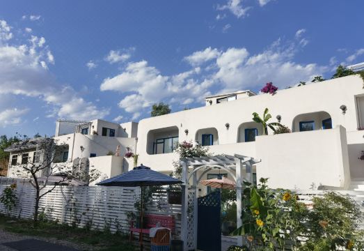 Jiangliuhuajian Guesthouse Hotel Overview