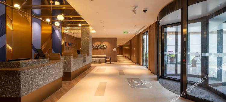 上海浦江联航路地铁站智选假日酒店图片