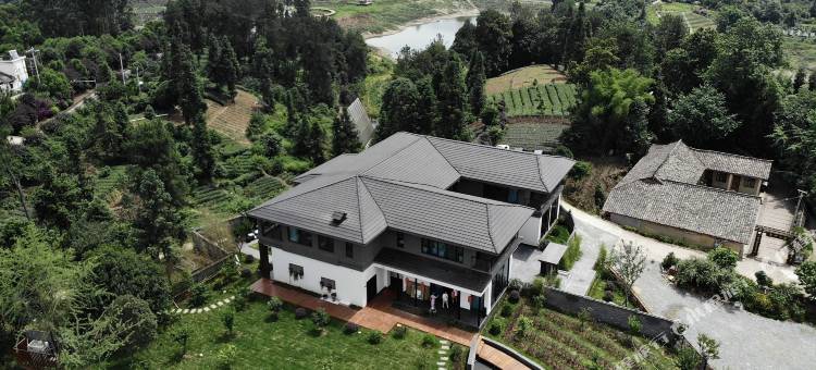 十里朗月温泉民宿(雅安月亮湖店)图片