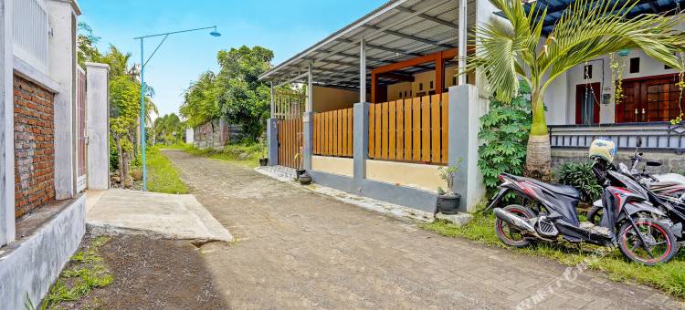 OYO 92209 康戈里科家庭民宿(Kanggo Riko Family Homestay Mitra Reddoorz)图片