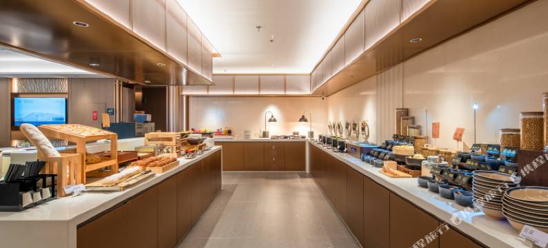 深圳坪山坑梓地铁站亚朵酒店图片