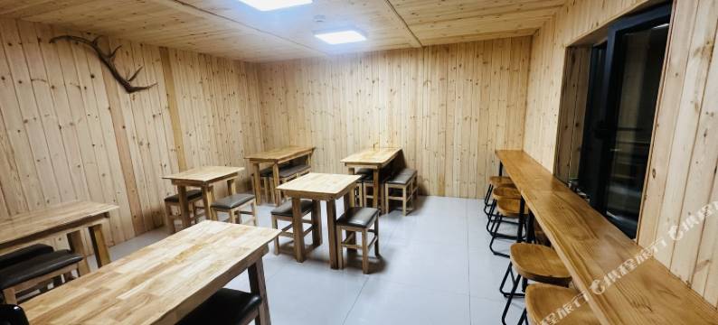 哈巴河云里间民宿(铁热克提加油站店)图片