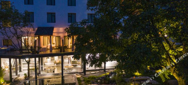 海螺沟一溪云·温泉民宿(磨西古镇店)图片