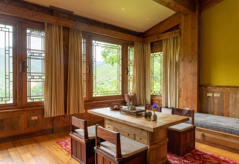 Songtsam Tacheng Lodge Hotel Overview