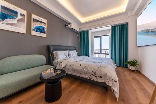 时光假日民宿(省人民医院盛安广场店)