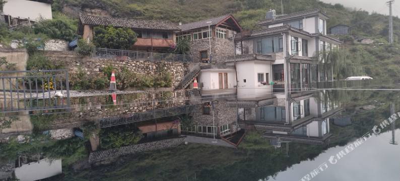 虎跳峡天梯客栈图片