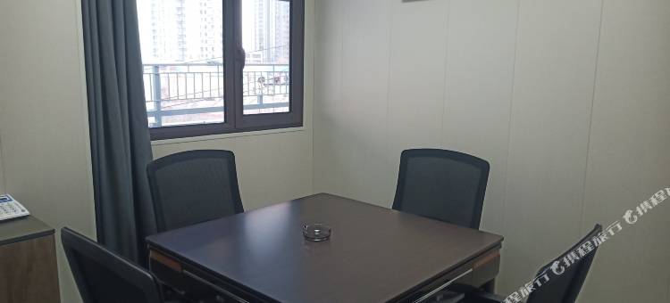 太原憨休酒店(中医药大学附属医院省高院店)图片