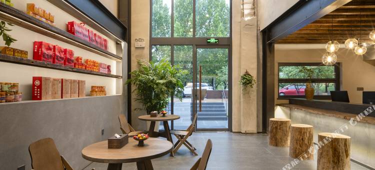 古城旁民宿(开封万岁山大宋武侠城)图片